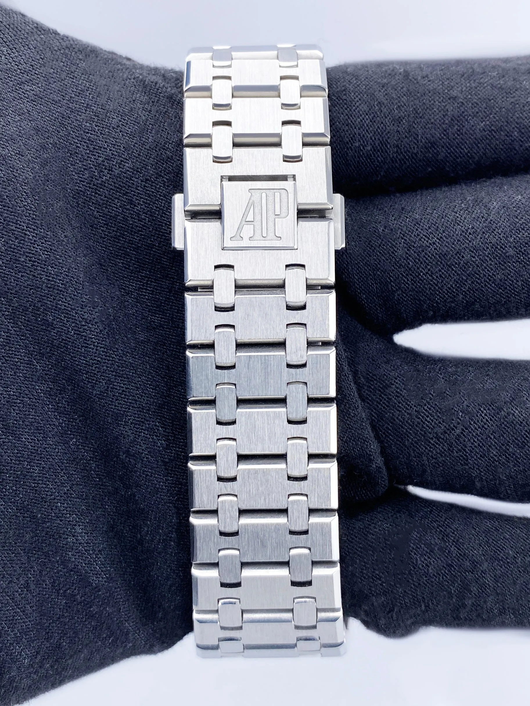 Audemars Piguet Royal Oak 26331ST.OO.1220ST.01 Mens Watch Box Papers