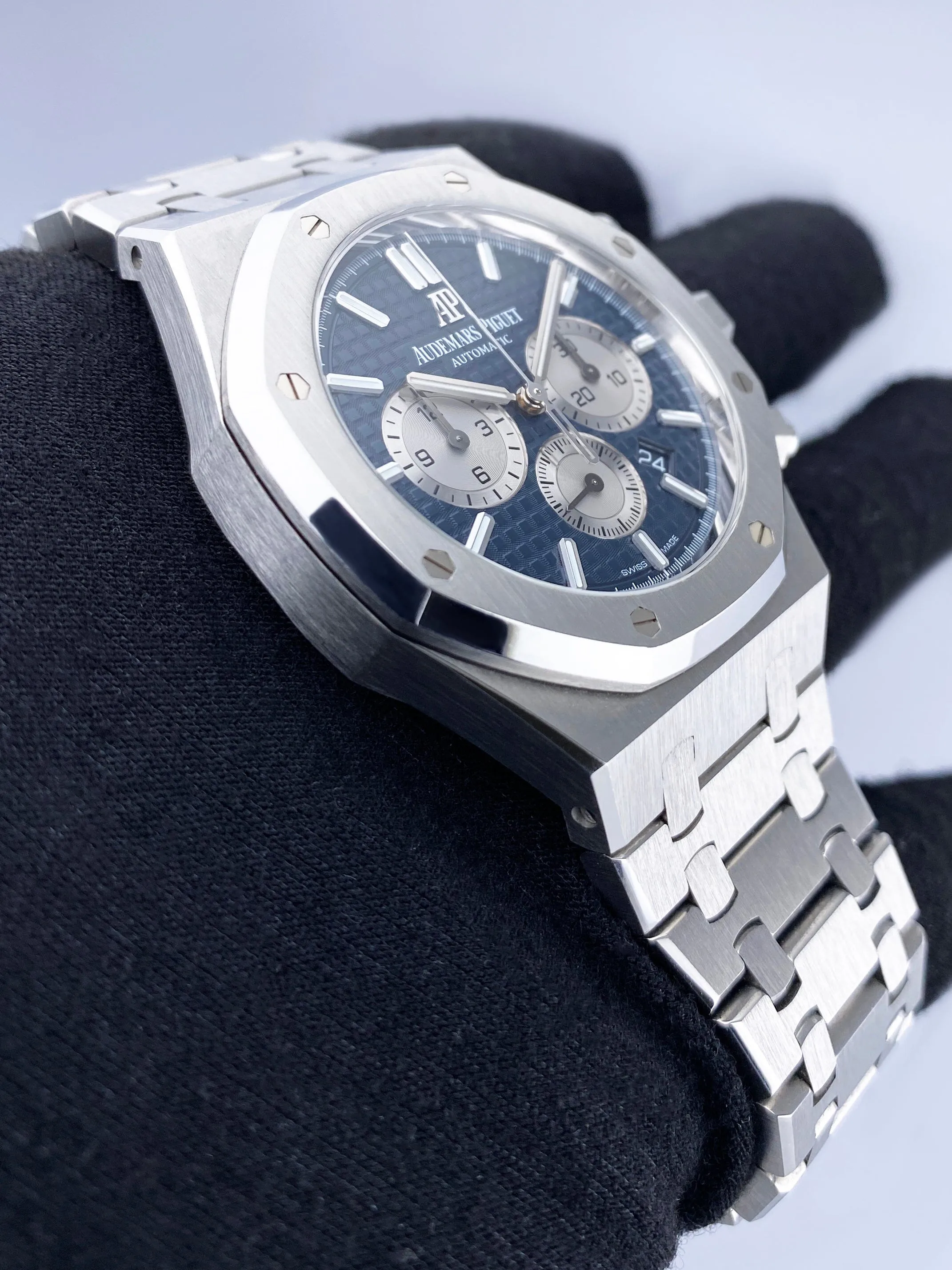 Audemars Piguet Royal Oak 26331ST.OO.1220ST.01 Mens Watch Box Papers