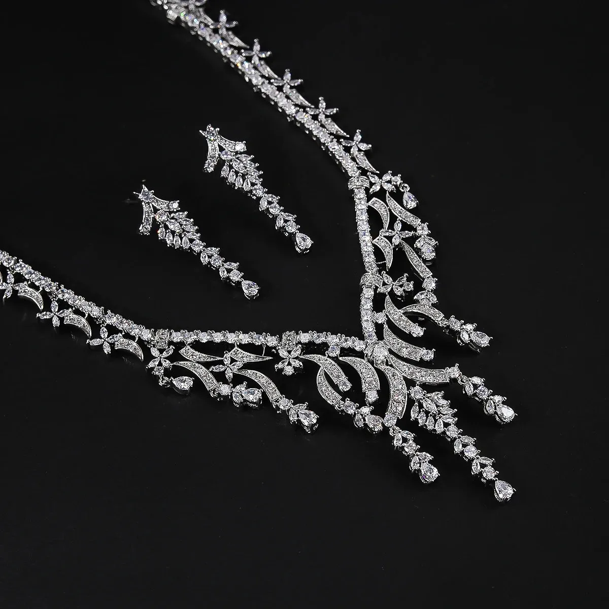 Magnificent White Color CZ Zircon  Water Drop Flowers Necklace Sets for Women Bridal Evening Wedding Dinner Jewelry CN11101