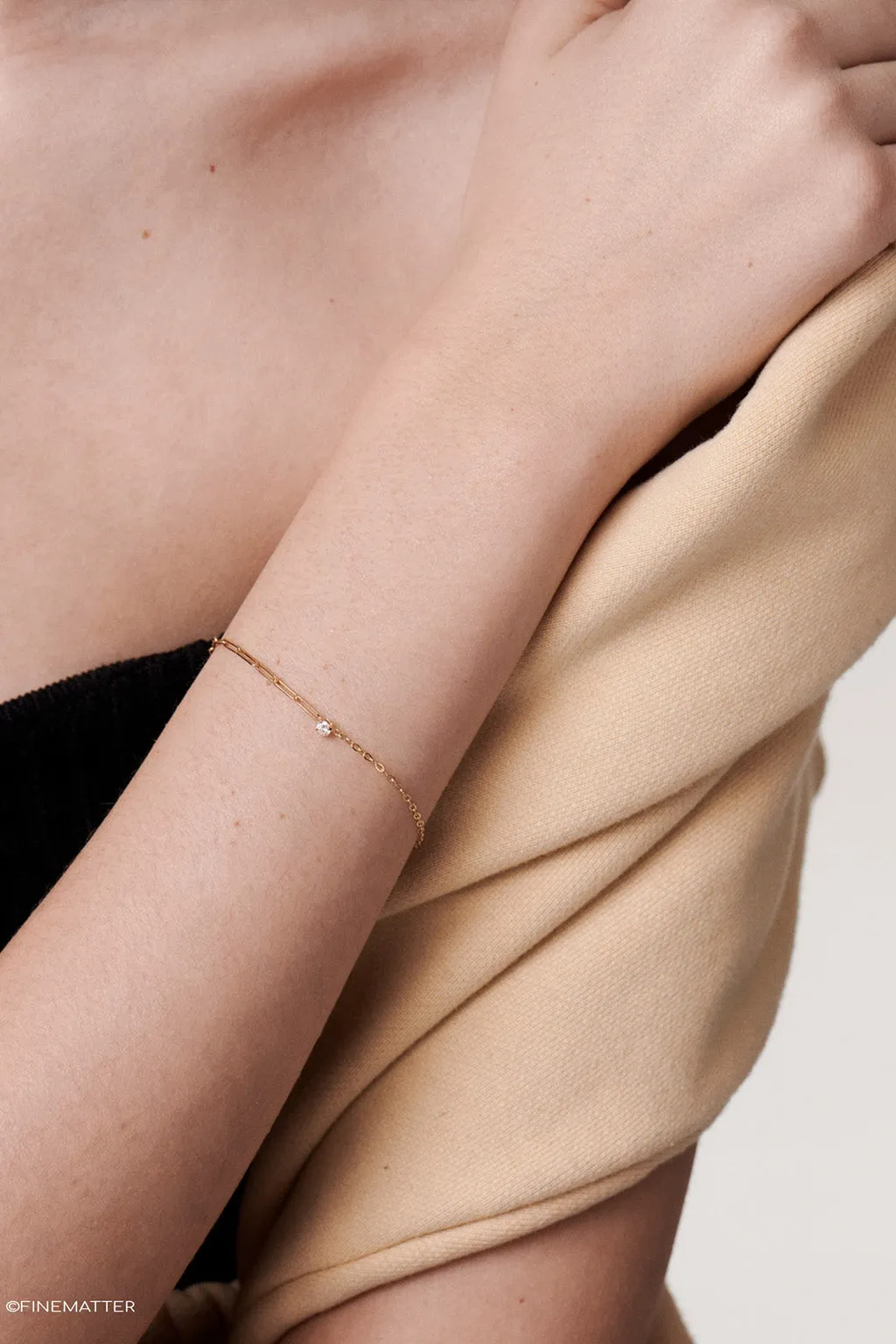 PETITE SOLITAIRE DIAMOND AND 18K YELLOW GOLD MIXED CHAIN BRACELET