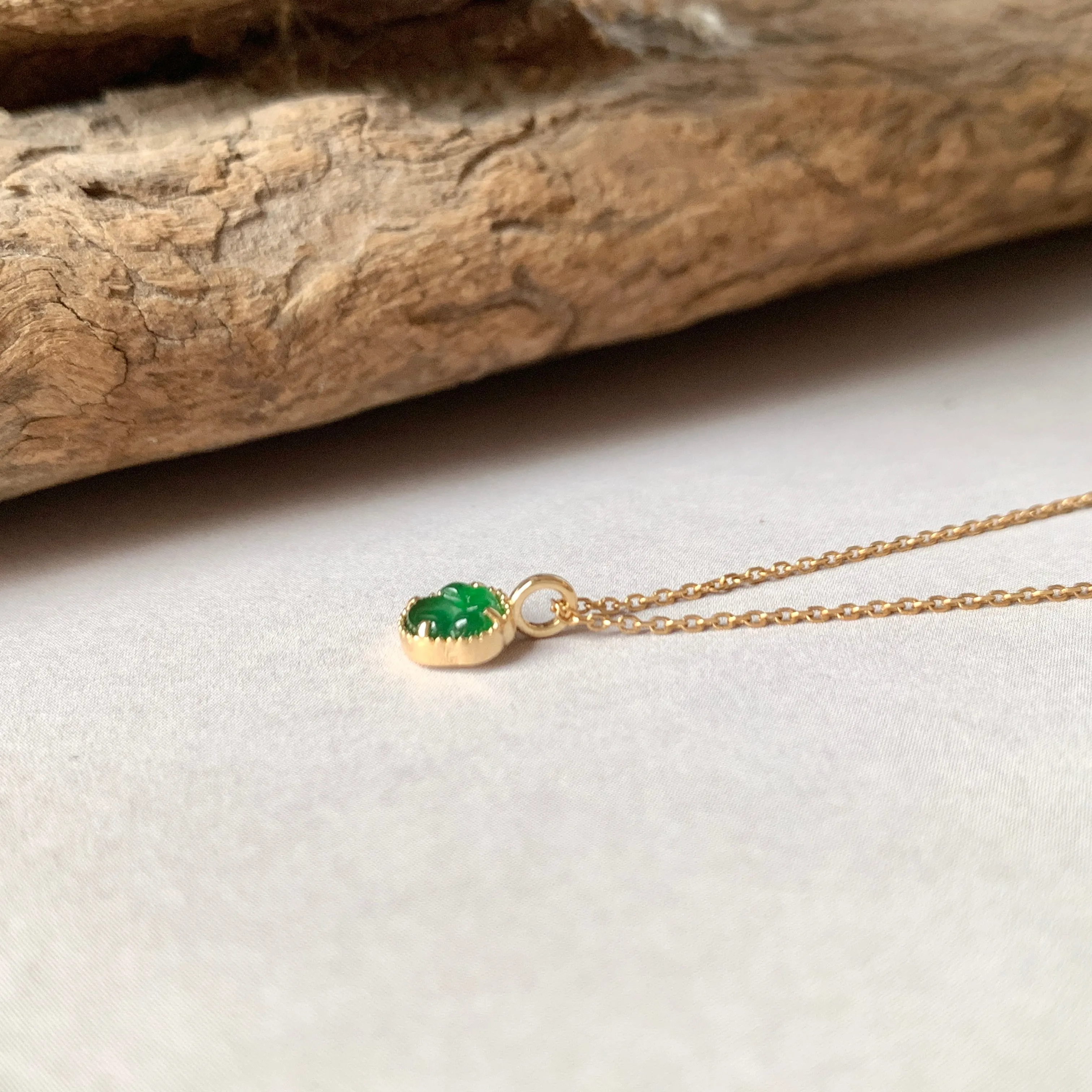 SOLD OUT: Icy A-Grade Imperial Green Jadeite Kitten Paw Pendant No.171971