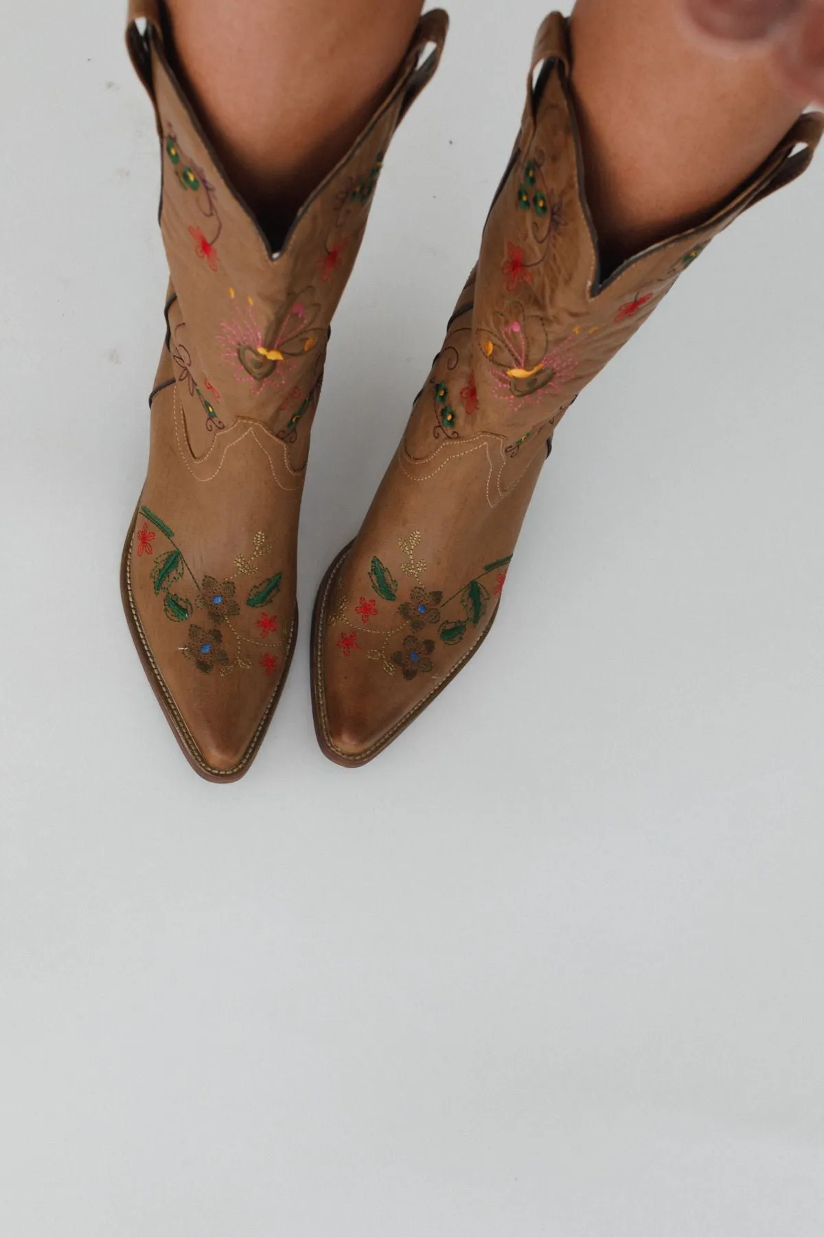 Sunset Saddle Floral Boots - Tan