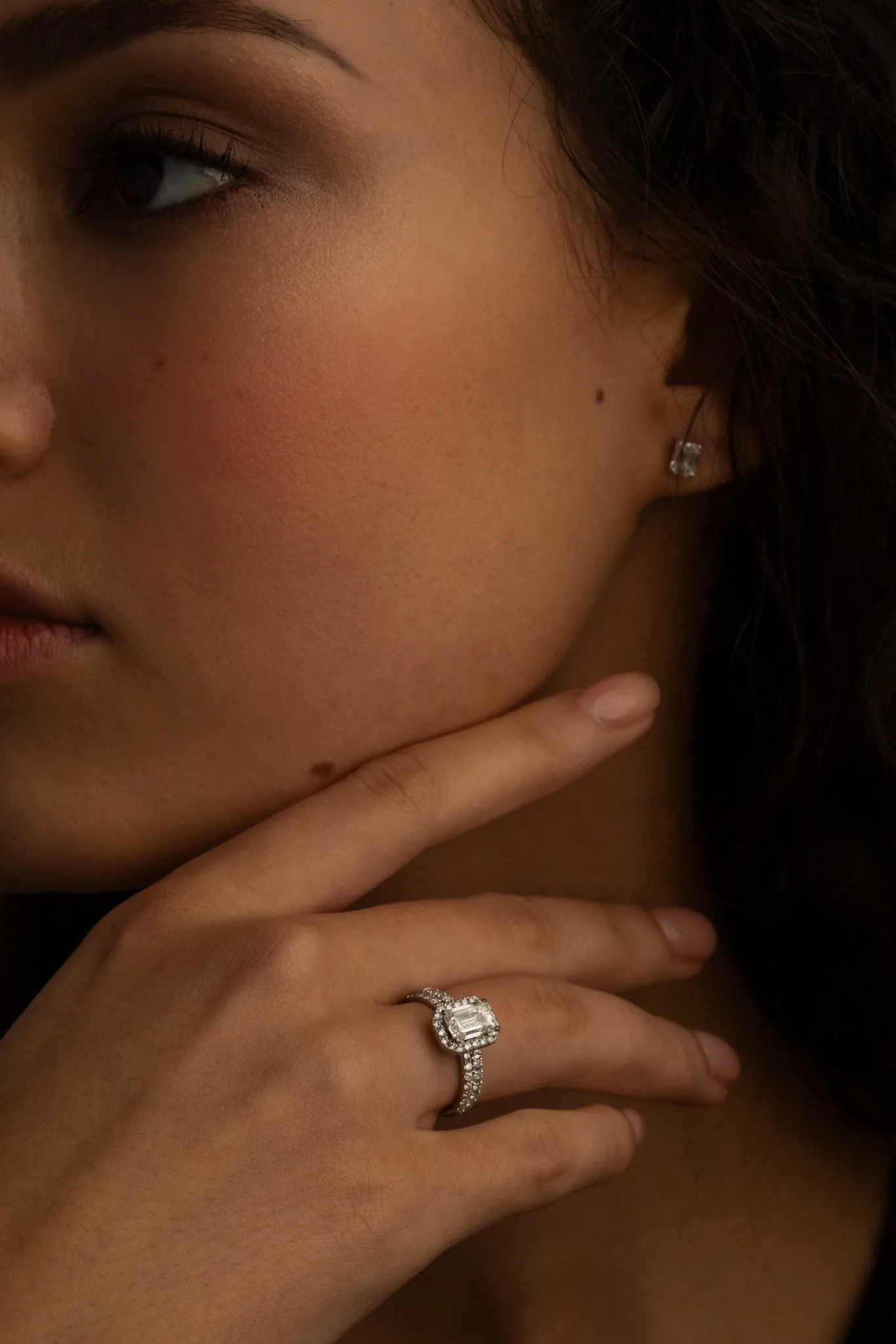 The Emerald Solitaire with Pavé band and Halo