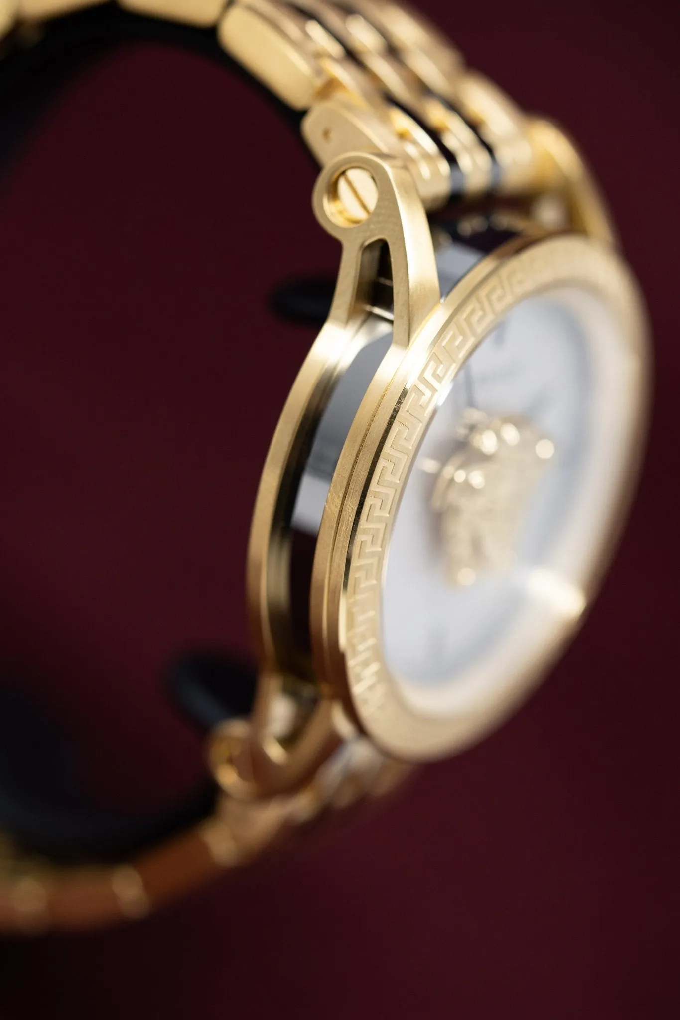 Versace Men's Watch Palazzo Empire 43mm Gold Bracelet VERD00418