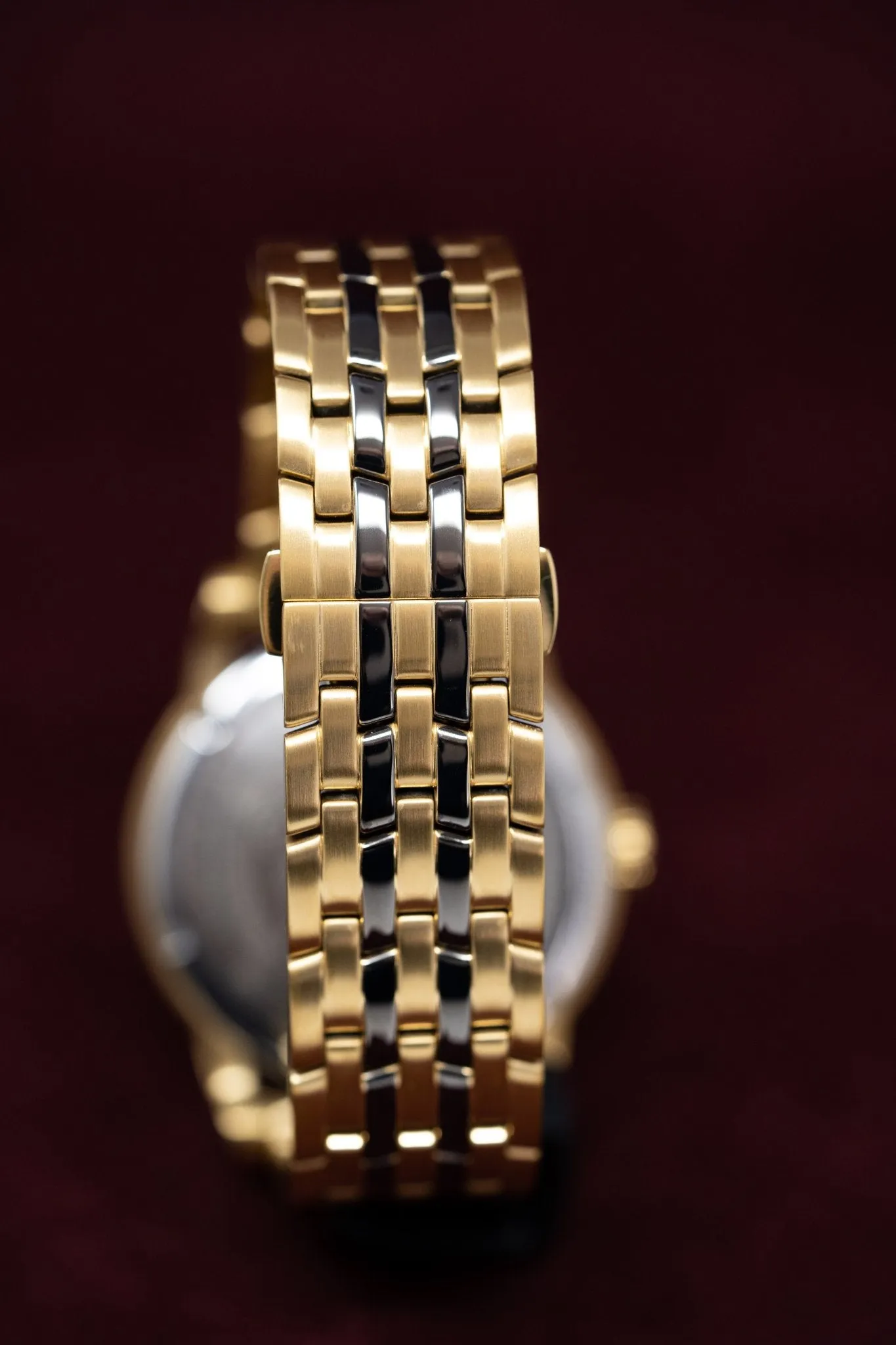Versace Men's Watch Palazzo Empire 43mm Gold Bracelet VERD00418